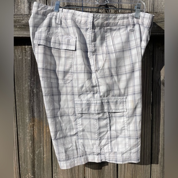 Lee Dungarees Cargo White & Gray/Blue Plaid Shorts 42 - Picture 4 of 8